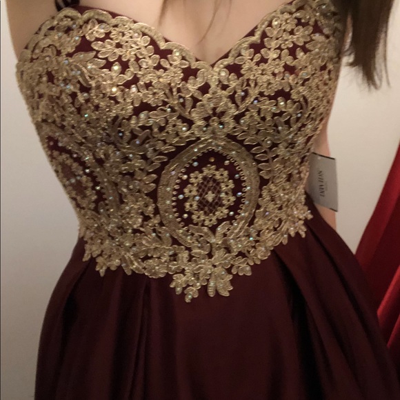 Gorgeous Maroon Prom Dress 💞 - Picture 3 of 4